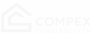Logo blanc Compex Construction avec une icône de maison stylisée sur fond noir.